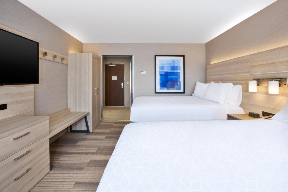 Standard Queen Room with Two Queen Beds interior