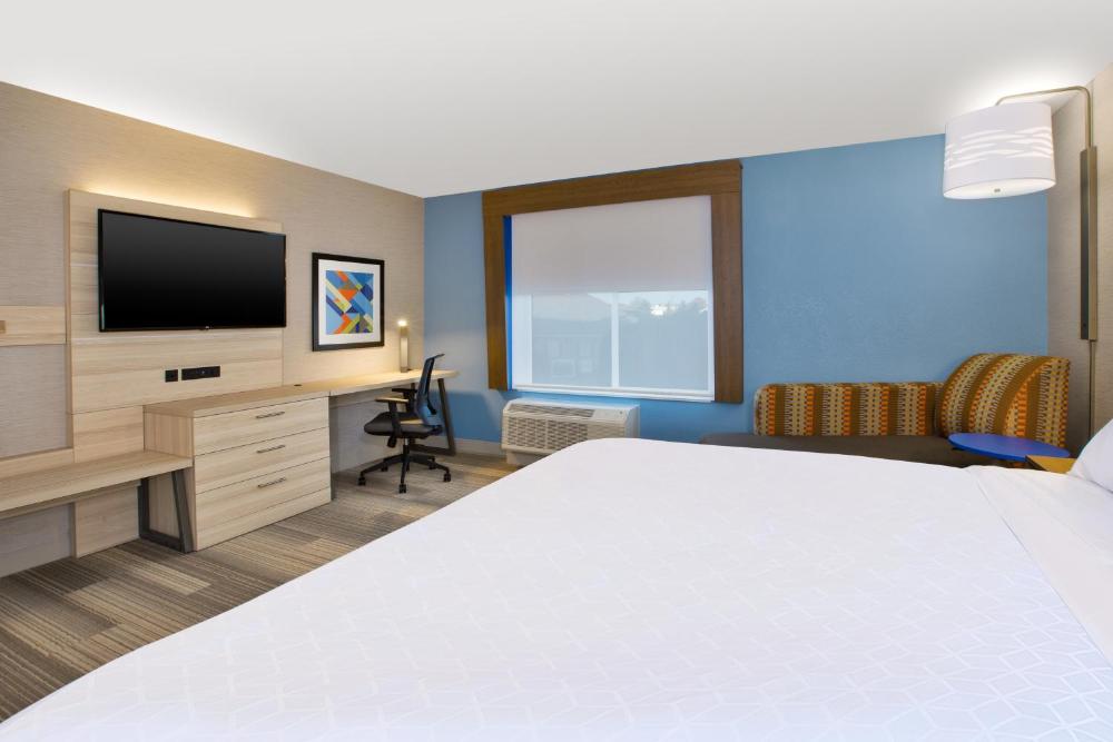 Standard King Room interior